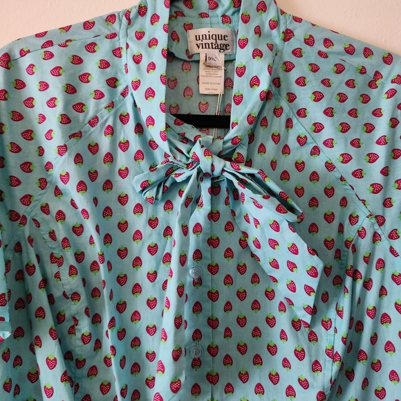 Unique Vintage light blue strawberry print button up top size 1X women's - Picture 4 of 8
